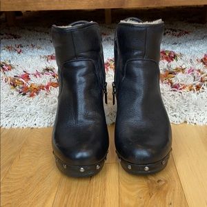 Black Sherpa-lined Ugg Clogs, size 8